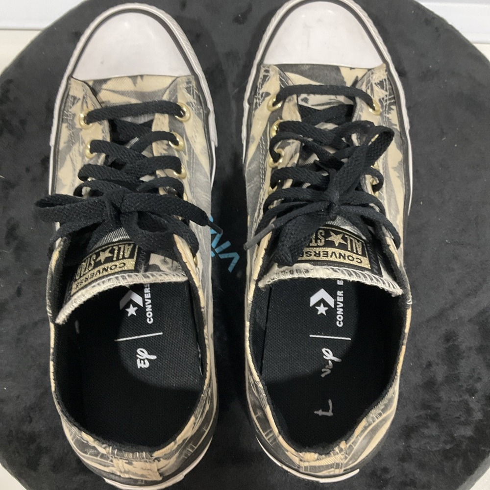 Converse Disney Frozen 2 All Star Low Top Men's 7 Women's 9 - Picture 4 of 7